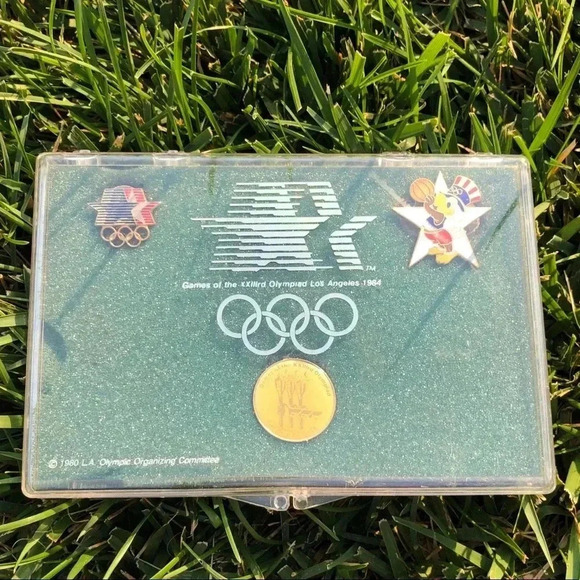 1984 Olympic Basketball Pin set - Picture 1 of 5